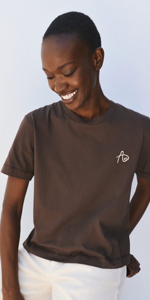 T-shirt με κεντημένο μονόγραμμα