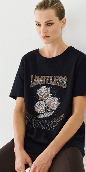 T-shirt με τύπωμα και στρας