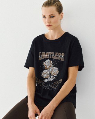 T-shirt με τύπωμα και στρας